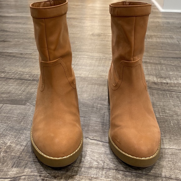 Women’s Loft Tan Faux Leather Booties - Picture 3 of 9